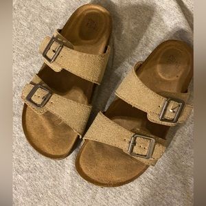 Size 6, Time & Tru brand sandal w/ adjustable straps